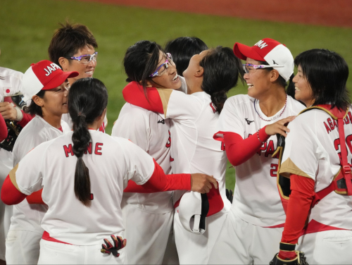 Japón celebra la medalla de oro de softbol. Ueno: "Jugar en casa significa mucha presión"